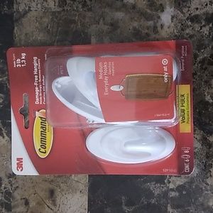 3m command brand hooks Holds strongly and removes cleanly
